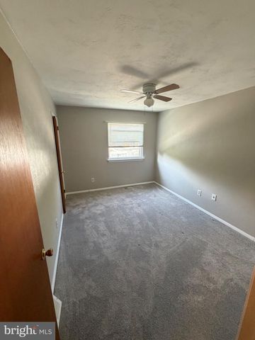 32 DORA DR, Media, PA 19063