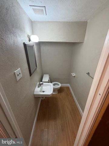 32 DORA DR, Media, PA 19063