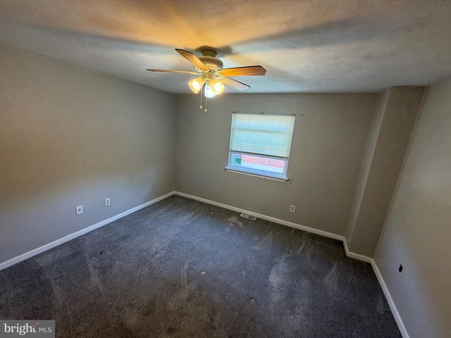 32 DORA DR, Media, PA 19063