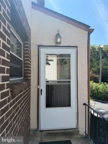 32 DORA DR, Media, PA 19063