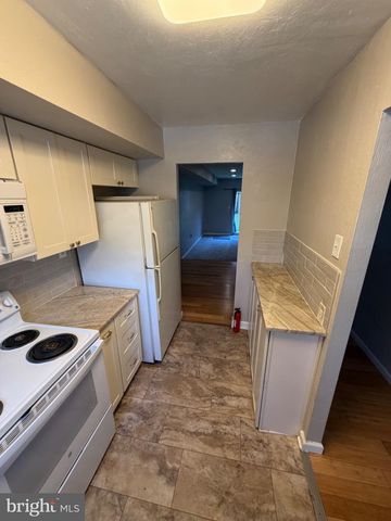 32 DORA DR, Media, PA 19063