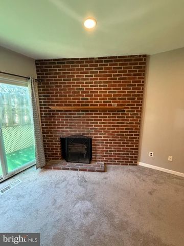 32 DORA DR, Media, PA 19063