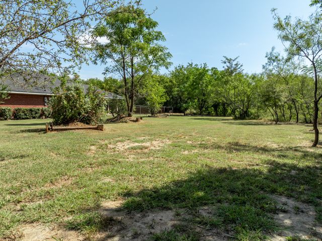 12187 Rolling Oaks Drive, Whitney, TX 76692