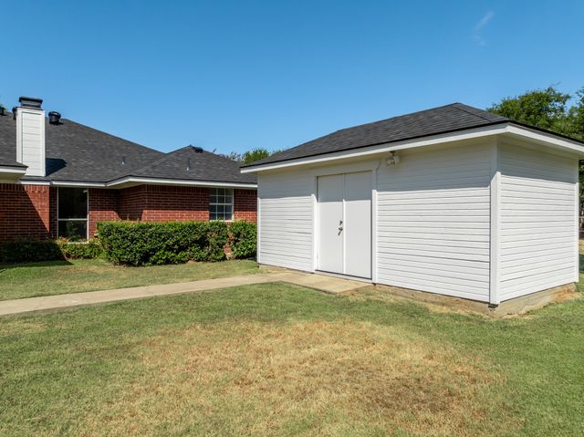 12187 Rolling Oaks Drive, Whitney, TX 76692