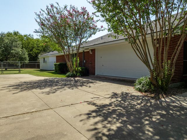 12187 Rolling Oaks Drive, Whitney, TX 76692