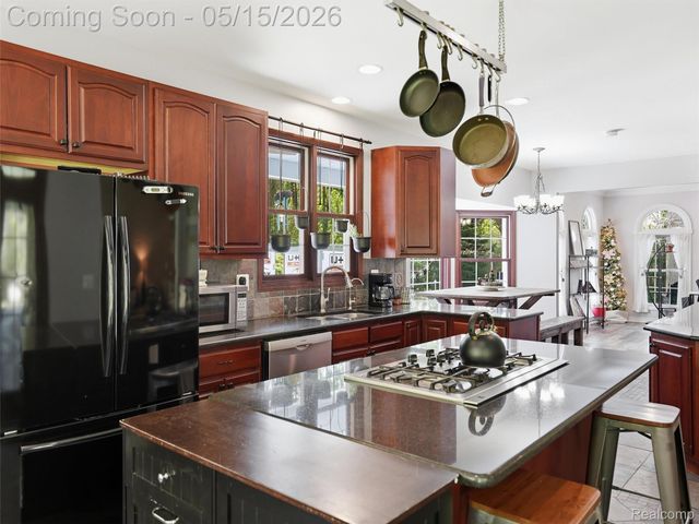 5790 Roberts Road, Cottrellville Township, MI 48039