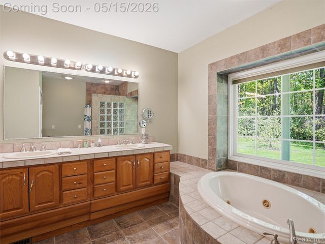 5790 Roberts Road, Cottrellville Township, MI 48039