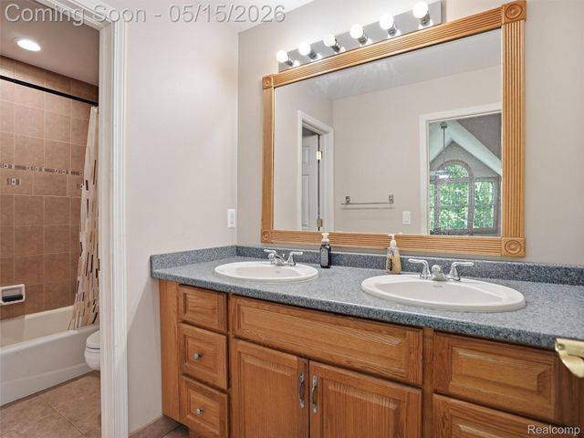 5790 Roberts Road, Cottrellville Township, MI 48039
