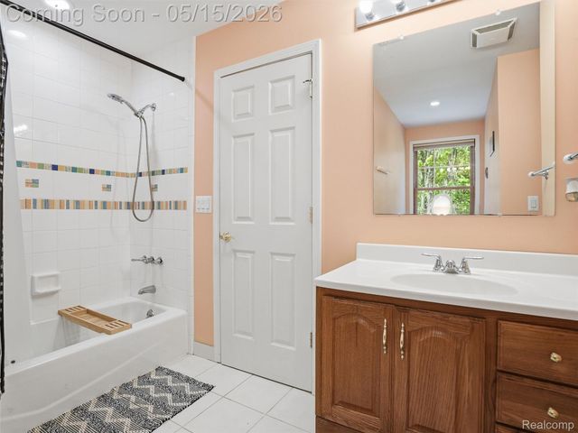 5790 Roberts Road, Cottrellville Township, MI 48039