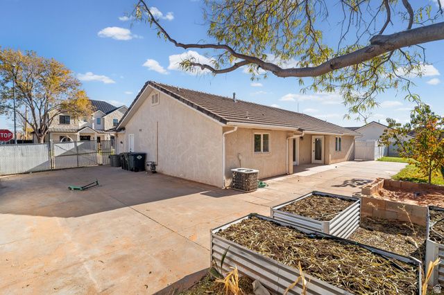 485 N 800 E, Washington, UT 84780