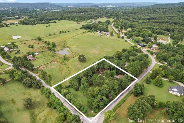 5339 E Wyman Road, Fayetteville, AR 72701