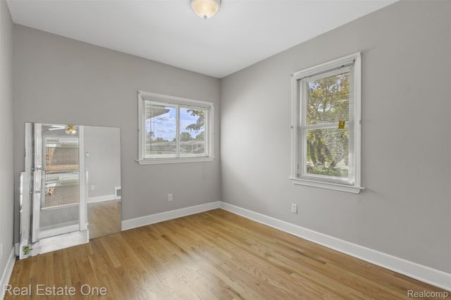 6720 N LAFAYETTE Street, Dearborn Heights, MI 48127