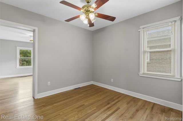 6720 N LAFAYETTE Street, Dearborn Heights, MI 48127