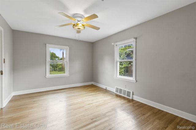 6720 N LAFAYETTE Street, Dearborn Heights, MI 48127