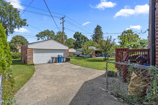 6720 N LAFAYETTE Street, Dearborn Heights, MI 48127