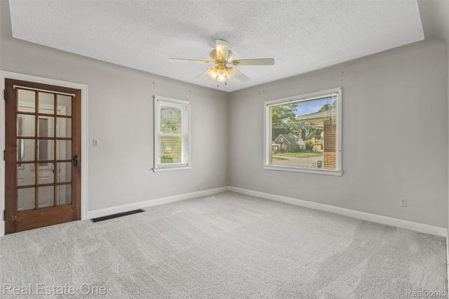 6720 N LAFAYETTE Street, Dearborn Heights, MI 48127