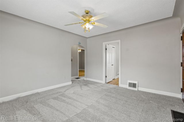 6720 N LAFAYETTE Street, Dearborn Heights, MI 48127