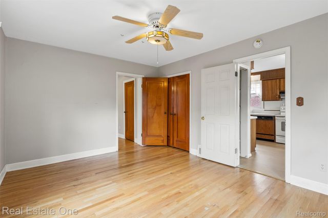 6720 N LAFAYETTE Street, Dearborn Heights, MI 48127