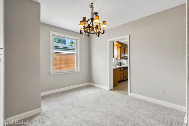 6720 N LAFAYETTE Street, Dearborn Heights, MI 48127