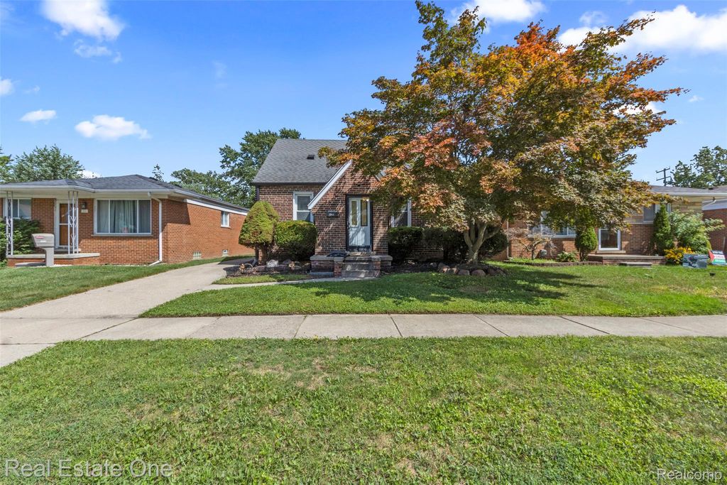 6720 N LAFAYETTE Street, Dearborn Heights, MI 48127