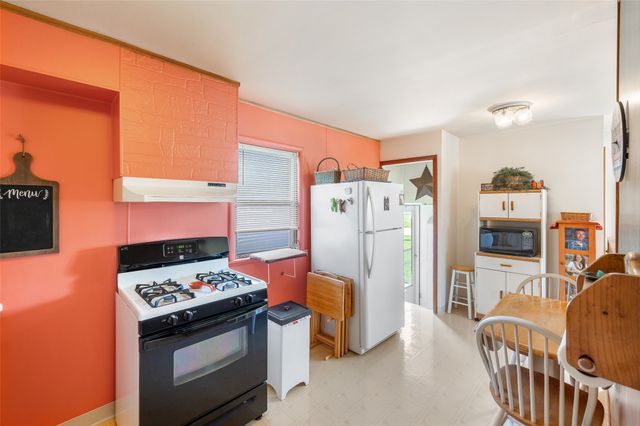 2021 E 22nd Street, Des Moines, IA 50317