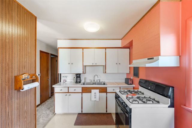 2021 E 22nd Street, Des Moines, IA 50317