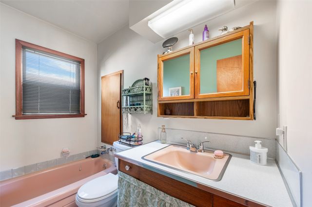 2021 E 22nd Street, Des Moines, IA 50317