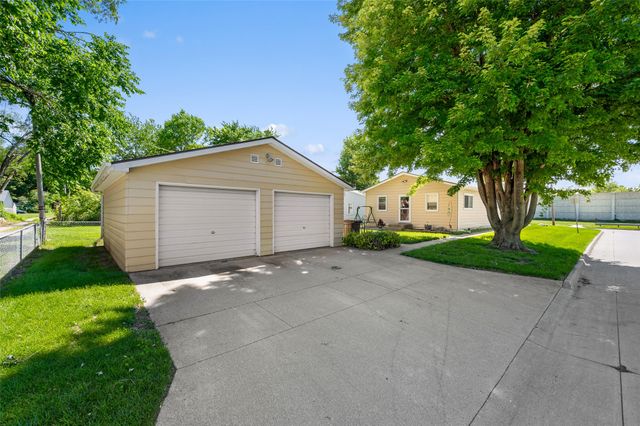 2021 E 22nd Street, Des Moines, IA 50317
