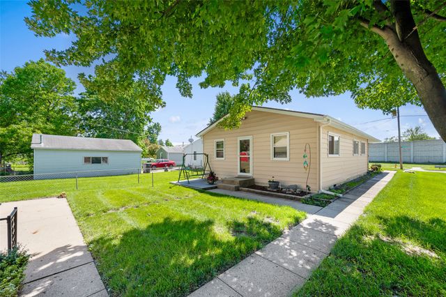 2021 E 22nd Street, Des Moines, IA 50317