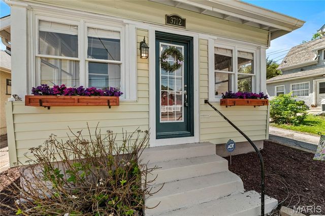 3712 Cambridge Avenue, Maplewood, MO 63143