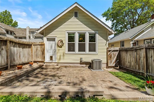 3712 Cambridge Avenue, Maplewood, MO 63143