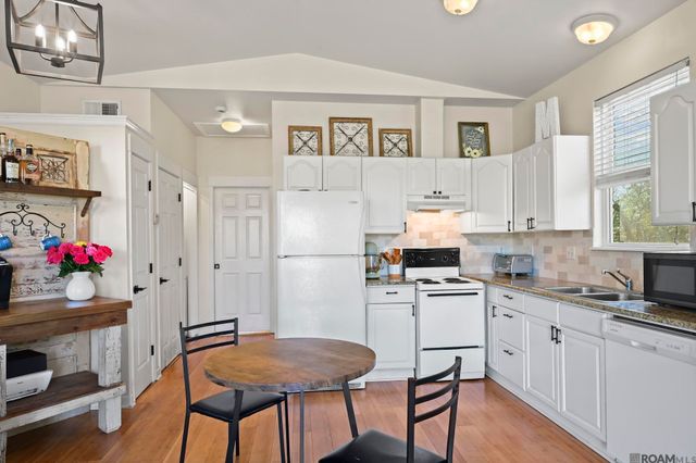 10006 Trails End Rd, St Francisville, LA 70775