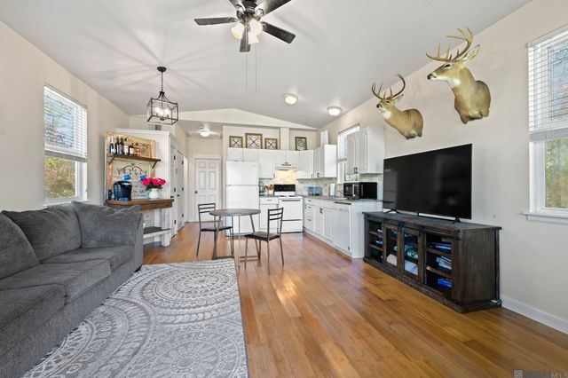 10006 Trails End Rd, St Francisville, LA 70775