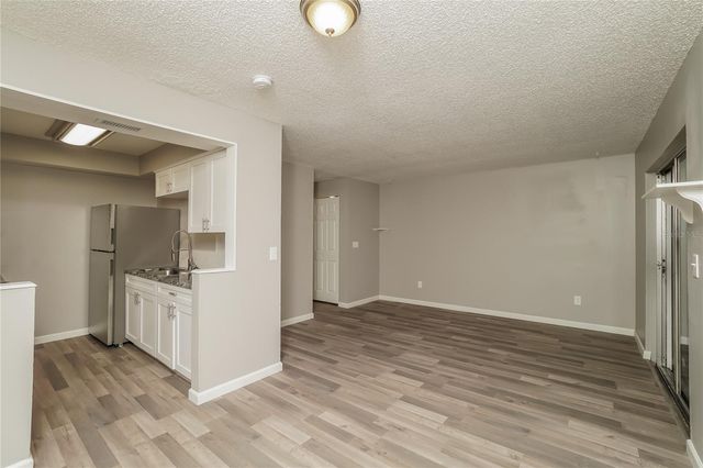 14206 VILLAGE TERRACE DRIVE, Tampa, FL 33624