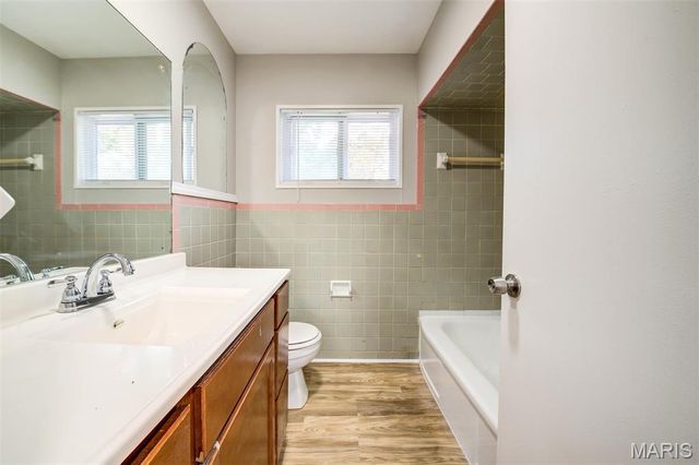 1629 Mowbry Lane, St Louis, MO 63136