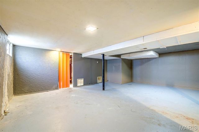 1629 Mowbry Lane, St Louis, MO 63136