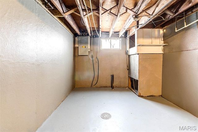 1629 Mowbry Lane, St Louis, MO 63136