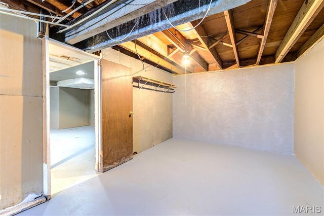 1629 Mowbry Lane, St Louis, MO 63136