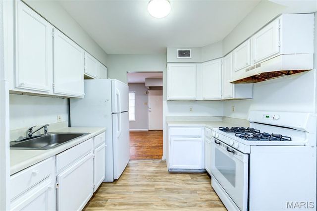 1629 Mowbry Lane, St Louis, MO 63136