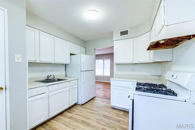 1629 Mowbry Lane, St Louis, MO 63136