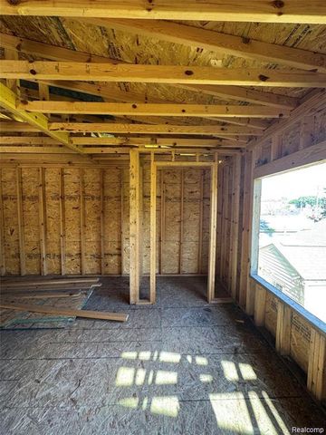 20860 Ridgemont Road, Harper Woods, MI 48225