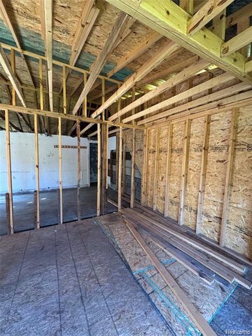 20860 Ridgemont Road, Harper Woods, MI 48225