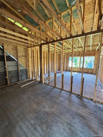 20860 Ridgemont Road, Harper Woods, MI 48225