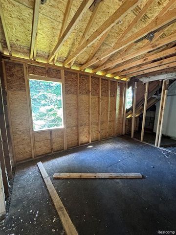 20860 Ridgemont Road, Harper Woods, MI 48225