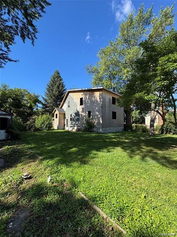 20860 Ridgemont Road, Harper Woods, MI 48225