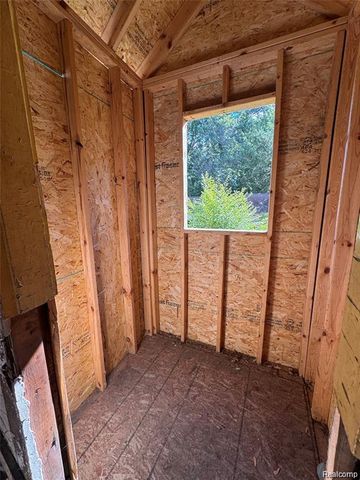 20860 Ridgemont Road, Harper Woods, MI 48225