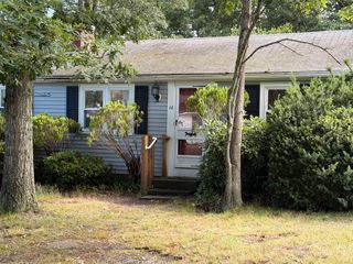 16 Lake Road East, Yarmouth, MA 02673