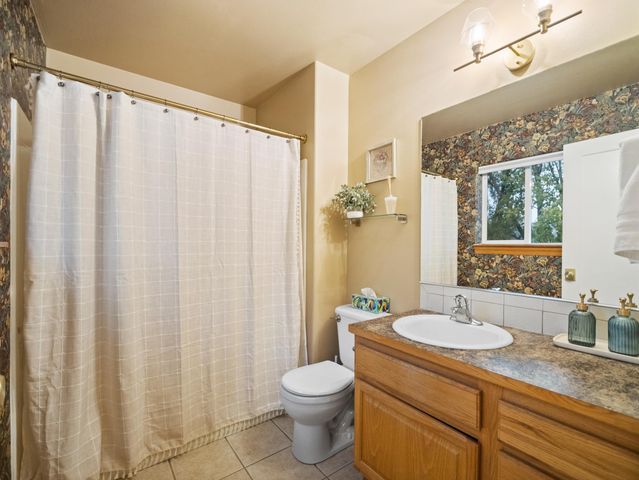 8040 N FIVE MILE Rd, Spokane, WA 99208