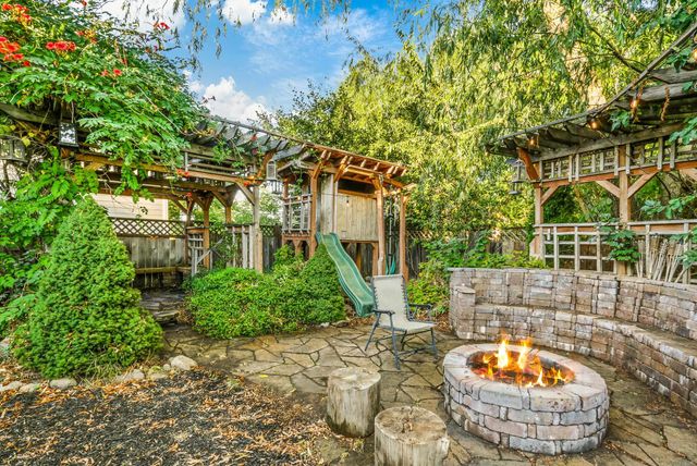 8040 N FIVE MILE Rd, Spokane, WA 99208