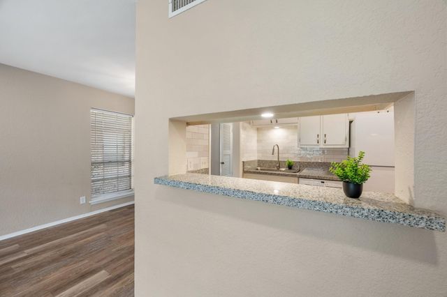 2425 Ashdale DR 29, Austin, TX 78757